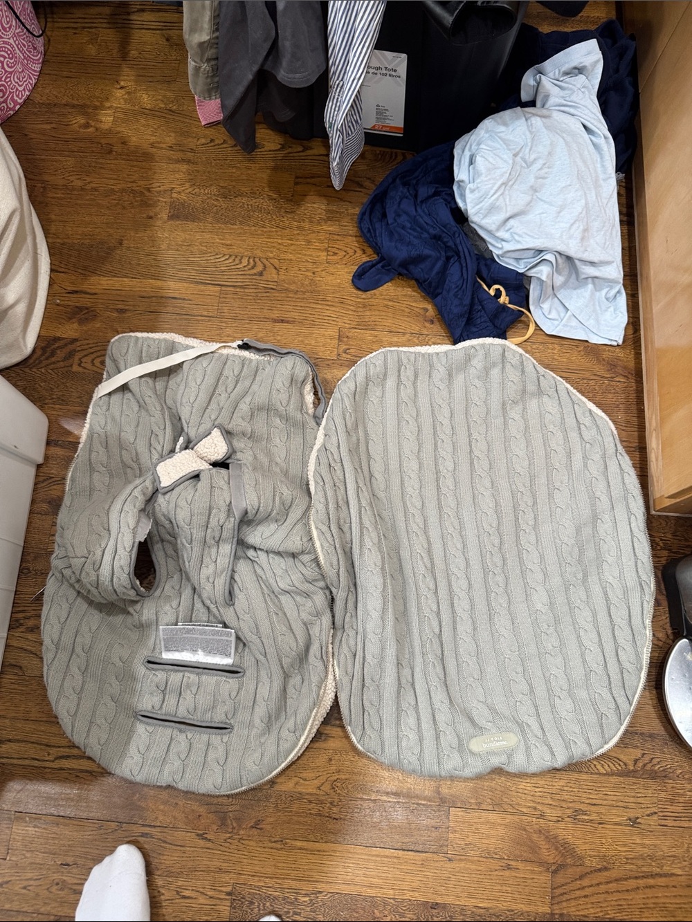 JJ Cole bundle me Light Gray Cable Knit Baby Cover